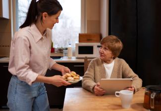 Quels sont les critères pour choisir une aide à domicile qualifiée ?