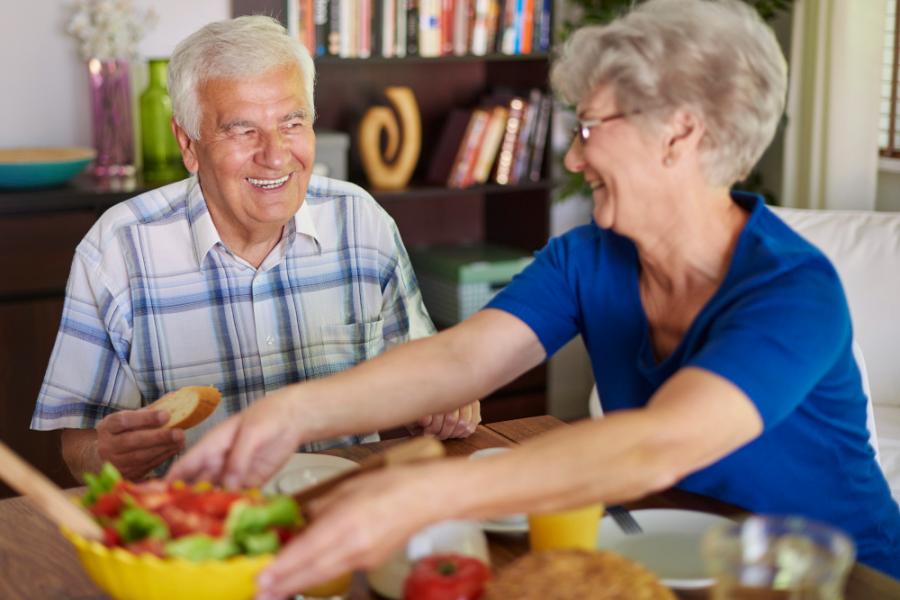 Le robot Obi conçu pour que nos seniors puissent manger en toute autonomie