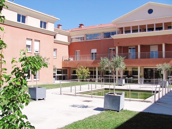 Maison De Retraite Les Jardins De La Crau Miramas Logement